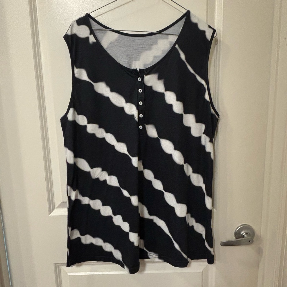 Women’s black and white tank top